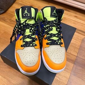 Air Jordan 1 Mid SE 6.5Y EUC